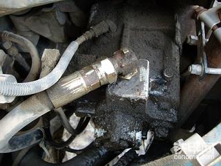 清洗挖掘机，小怪手很脏。。。。