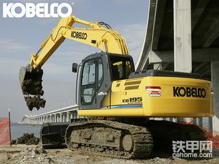 大挖机配推土板。。。。