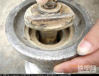 小挖机 支重轮 轴承如何拆除？