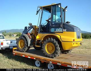 John Deere约翰迪尔小型装载机新机作业