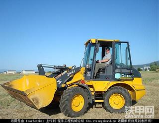 John Deere约翰迪尔小型装载机新机作业