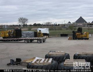 美国某卡特彼勒CAT代理商院子内的库存照片