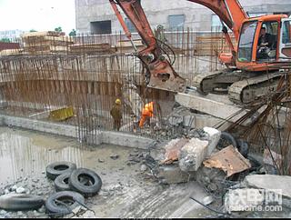 天天没有更新图片,发几张前几天拆地下室维护梁照片!
