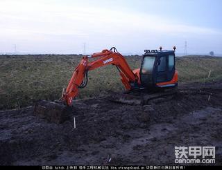 在歐洲的山河智能挖掘機(jī)SWE70