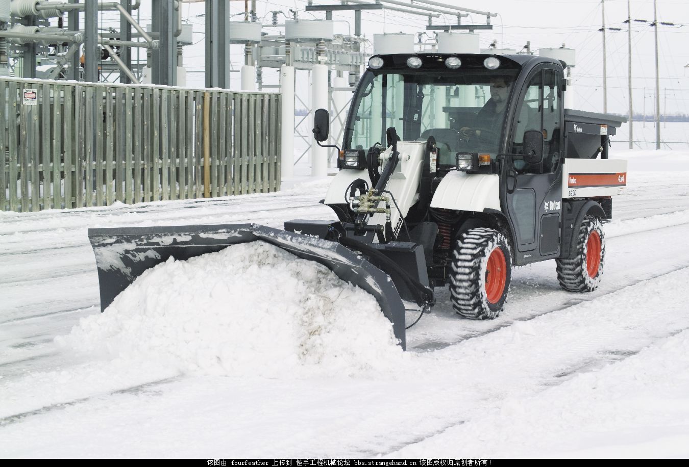 山貓（BOBCAT）多功能工具車(chē)（Toolcat）除雪圖