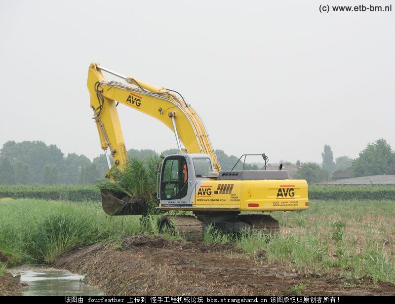 紐荷蘭（New Holland）挖掘機(jī) E385