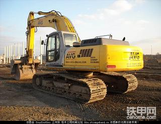 纽荷兰（New Holland）挖掘机 E385