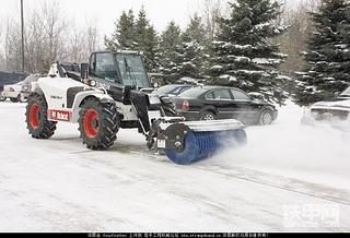 山貓（BOBCAT）伸縮臂叉車除雪圖