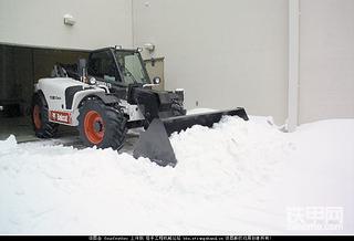 山貓（BOBCAT）伸縮臂叉車除雪圖