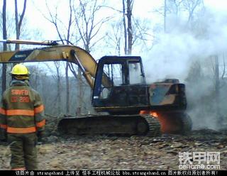挖掘机事故图片之火灾警钟长鸣！