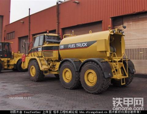 卡特彼勒（CAT）油罐车725
