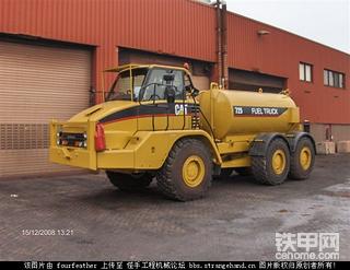 卡特彼勒（CAT）油罐车725
