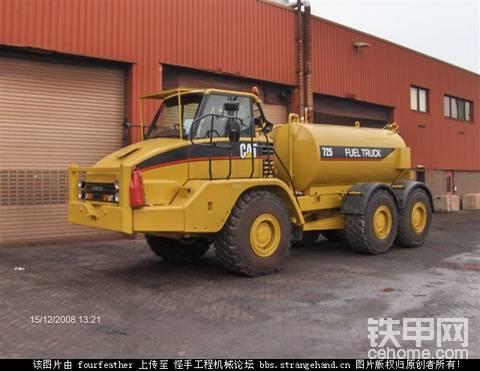 卡特彼勒（CAT）油罐车725