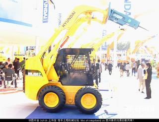 现代滑移装载机