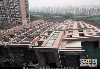 遍地豆腐渣：上海在建13层楼房倒塌。