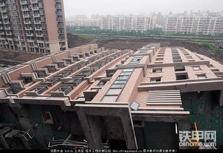 遍地豆腐渣：上海在建13層樓房倒塌。