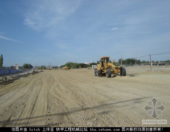 柏油路是怎么铺出来的：道路施工照片