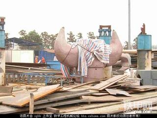 锻造的大钩头吊钩比人还高