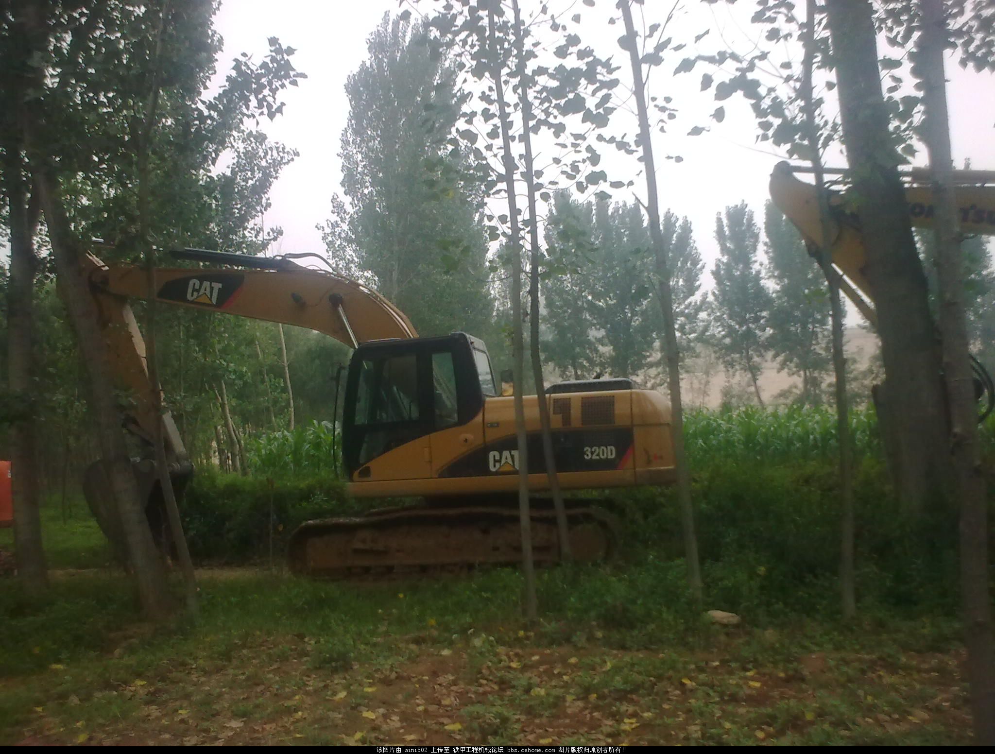 CAT320D