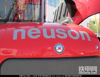 漂亮的neuson 小挖机