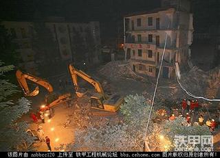 地震中的挖掘机