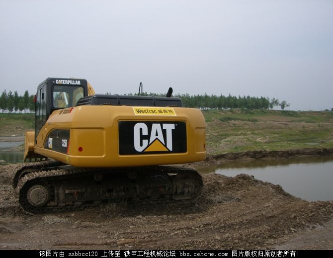 全新CAT325D