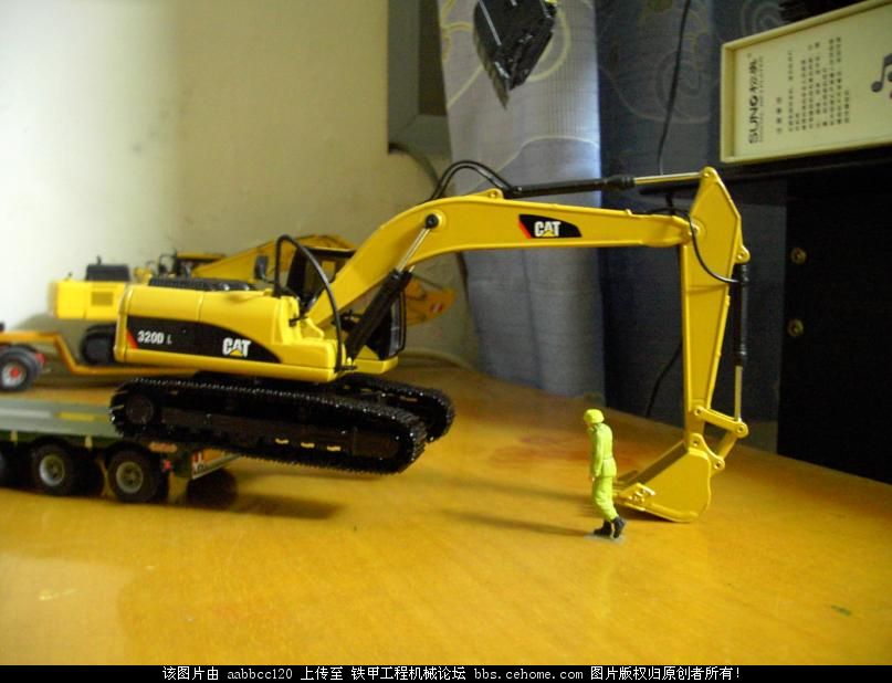 CAT320DL和KOMAT`SU PC200LC對比