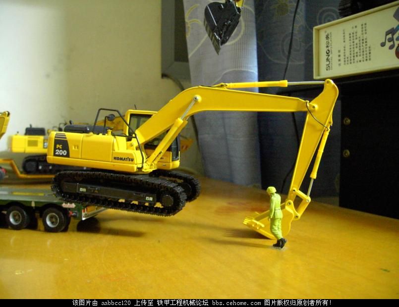 CAT320DL和KOMAT`SU PC200LC對比