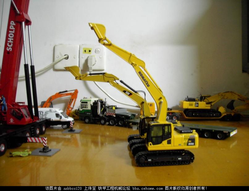 CAT320DL和KOMAT`SU PC200LC對比