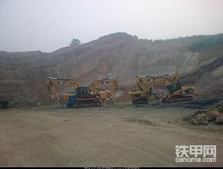 卡特挖機(jī)工地加油