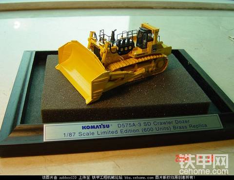 KOMATSU D575A-3 推土機(jī) 小松1:87  4大天王之一