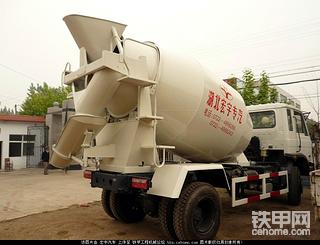 我发几个国内的搅拌车图片