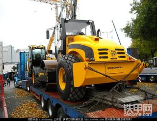 既然有帖子提到了Vibromax压路机那就发几张他的产品照片大伙看看