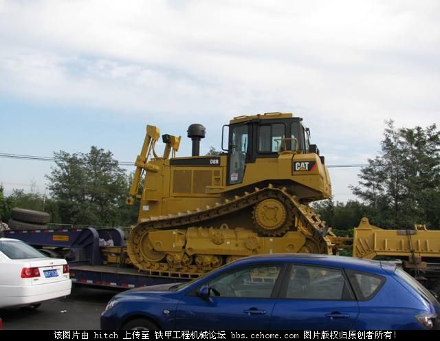 高速路偶遇卡特D8R推土機(jī)[原創(chuàng)]