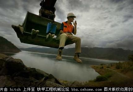 最悠閑的挖掘機(jī)機(jī)手？
