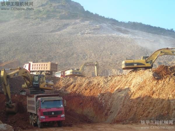 CAT挖掘機移山[國內施工場景]