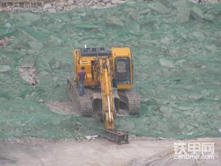 北京街头的挖掘机等工程机械