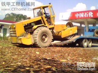 压路机下车子！