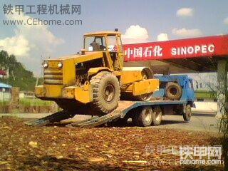 压路机下车子！