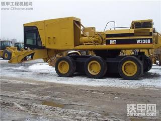 CAT的3桥6轮挖掘机