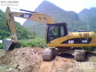 和我在石場一起干活的新卡特323DL
