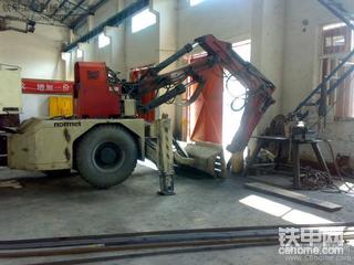 带破碎锤的怪机器