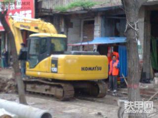 工作路上拍到的挖机