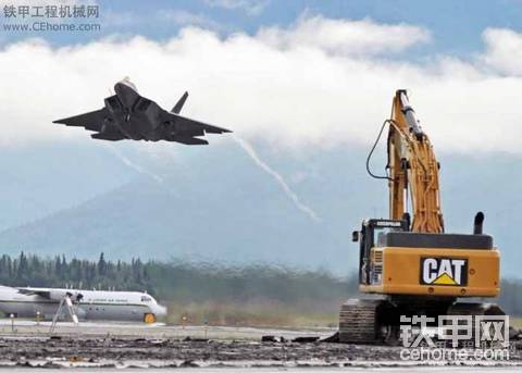請問這臺卡特挖機什么型號？