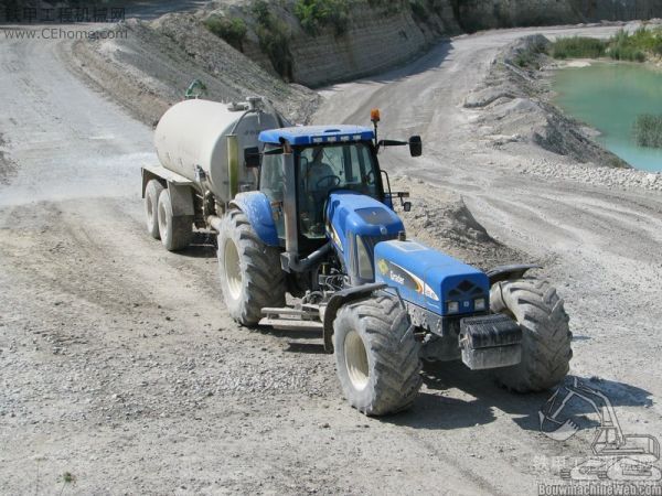 平地機(jī)+灑水車