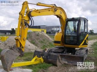 漂亮的JCB挖掘机
