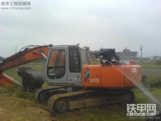 怪手回家過年了