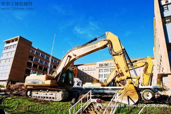 卡特挖掘機(jī)壁紙下載