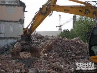 JCB JS 260 挖掘机