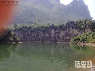 幾個(gè)挖機(jī)師傅的游玩照